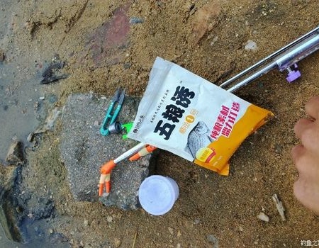 【五粮诱测试】五粮诱腥香测试 钓鱼之家饵料钓鲫鱼